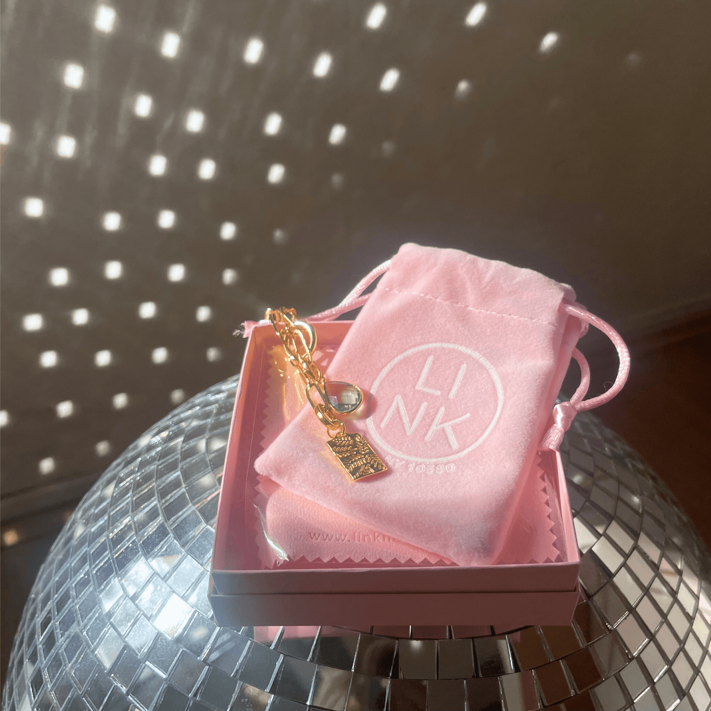 From Day to Night: How Interchangeable Jewelry Transforms Your Look