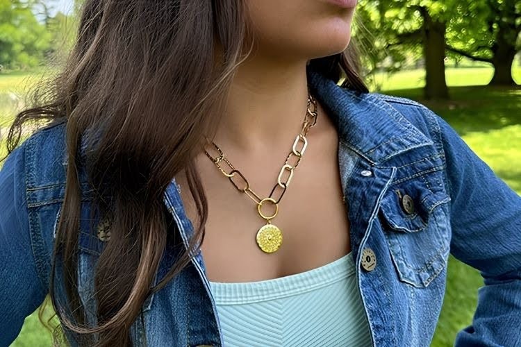What Necklace to Wear With What Neckline - LINK